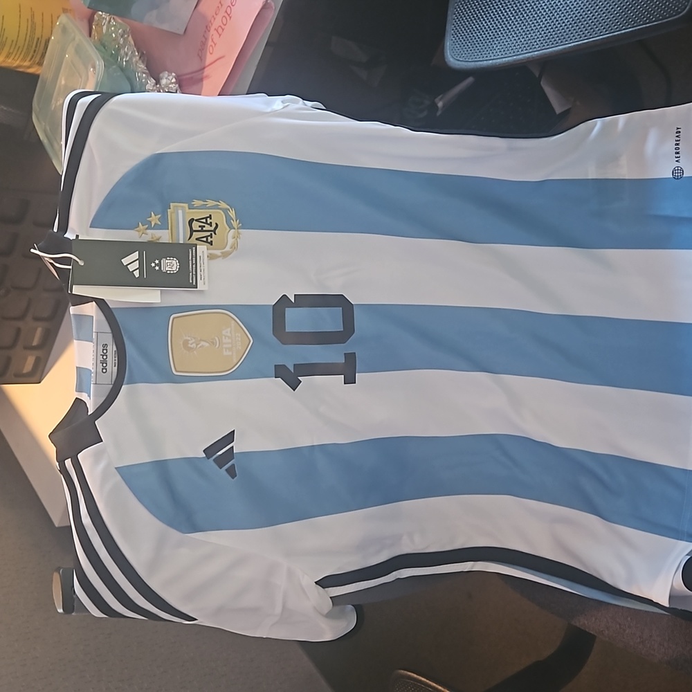Youth XL Messi jersey. Never worn